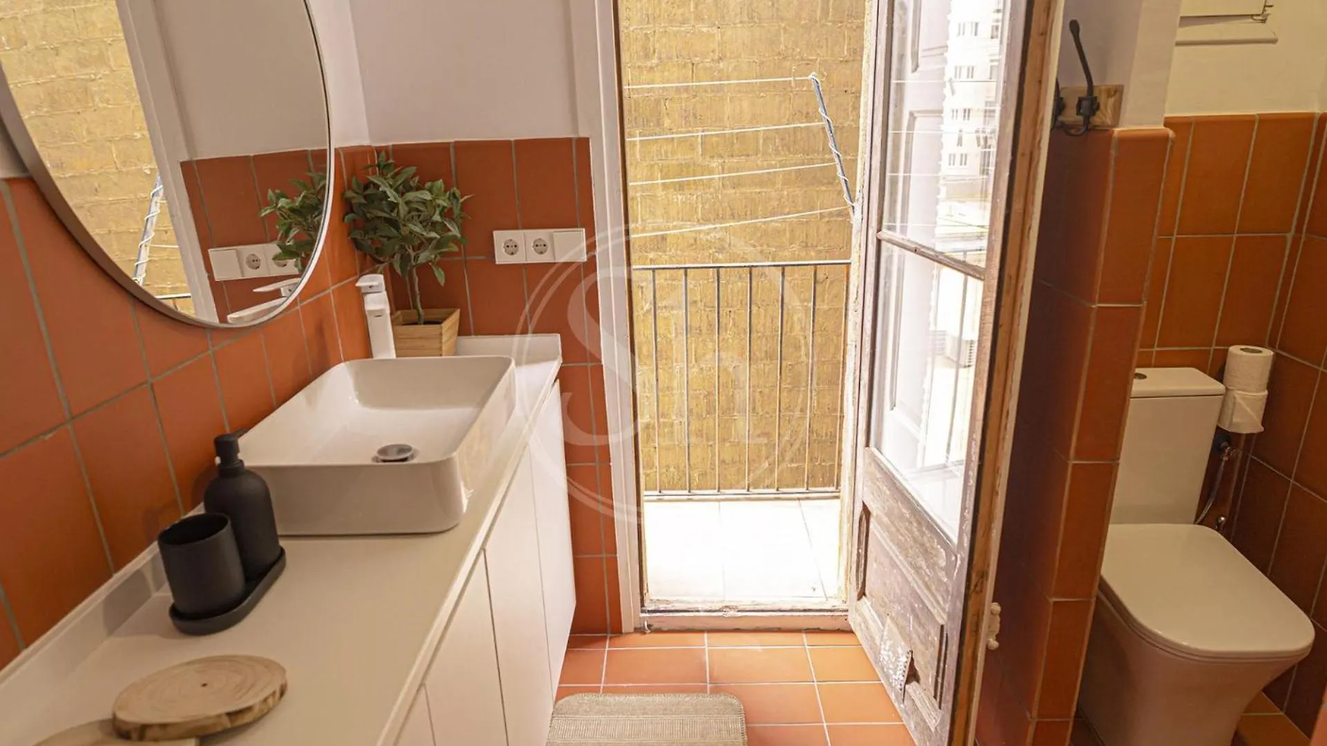 Maravilloso Apartamento En Poble Sec Barcelona 0*,  Spain