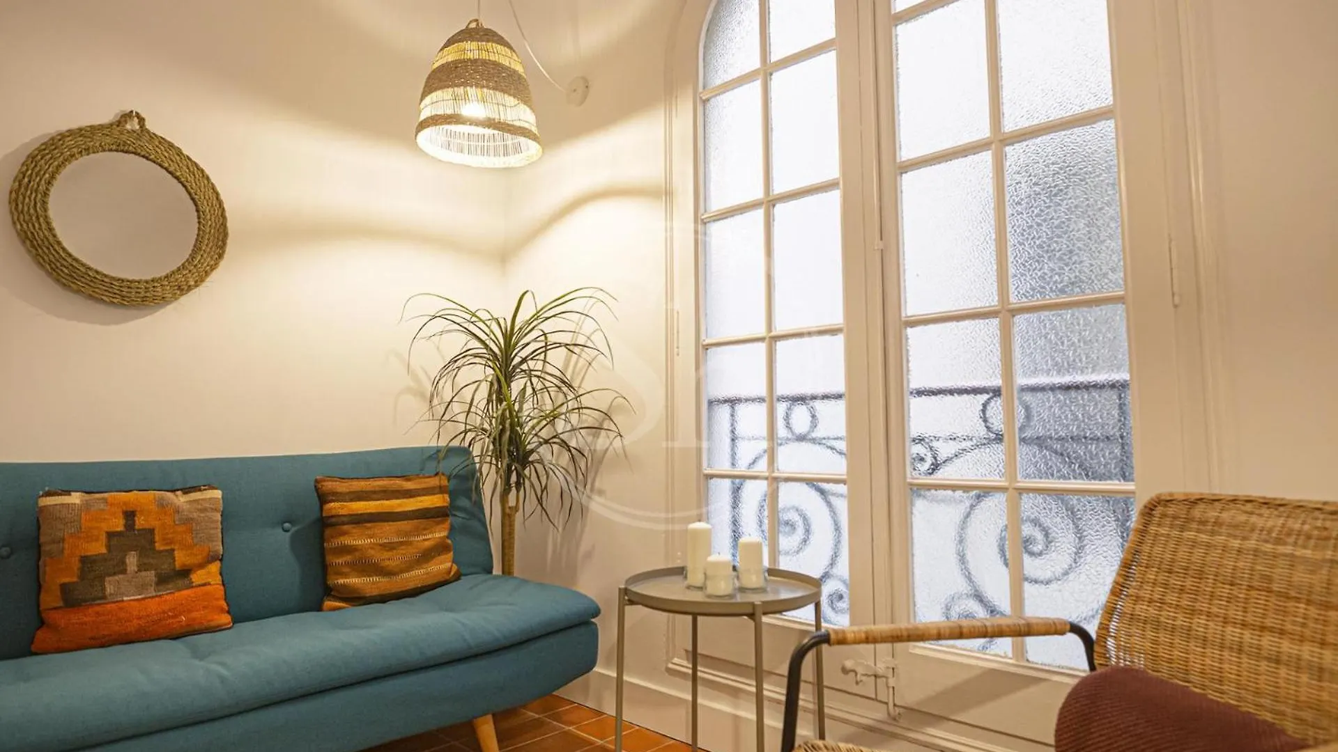 Maravilloso Apartamento En Poble Sec contacts